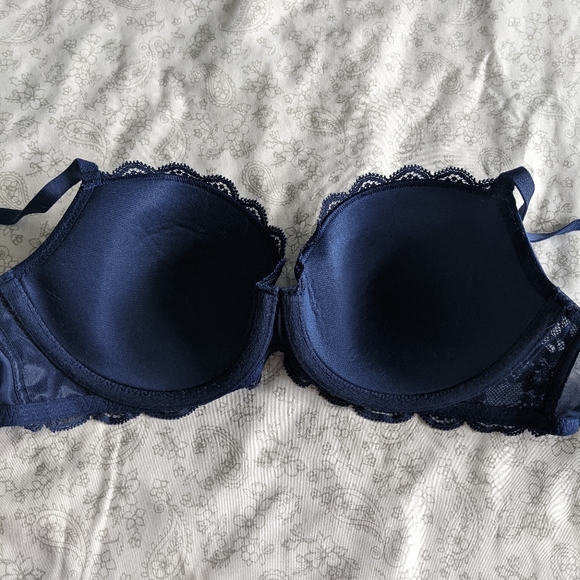 Victoria's Secret Push-up Bra - Picture 6 of 8